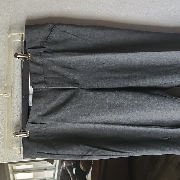Like new Gap trouser pant.  Smoke free home - Picture 1 of 3